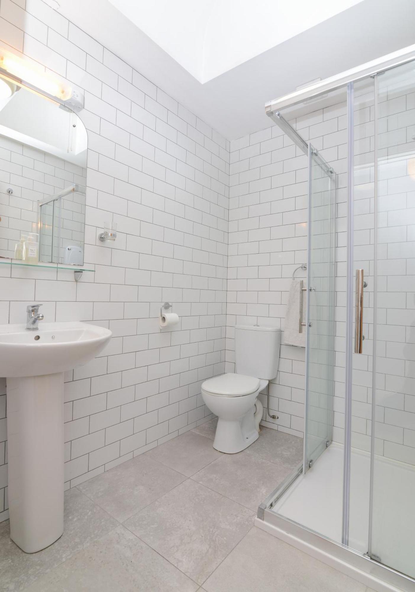 The Red Keep Fab Location - Two Bed - Two Bathrooms -Townhouse Голуей Екстериор снимка